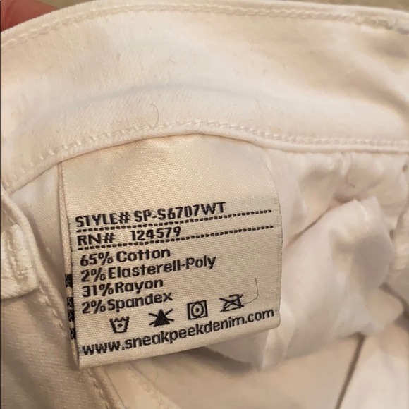 Distressed Boyfriend Short - Picture 8 of 9